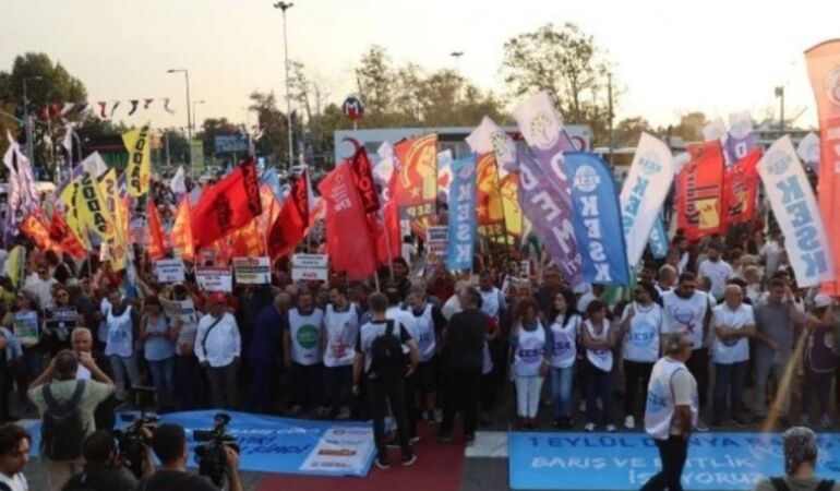 Kadıköy'deki mitingde yasa dışı pankart açıldı 12 kişi tutuklandı