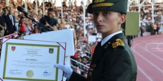 Kara Harp Okulu birincisi Teğmen Ebru Eroğlu kimdir? Teğmen Ebru Eroğlu kaç yaşında, nereli, boyu kaç?
