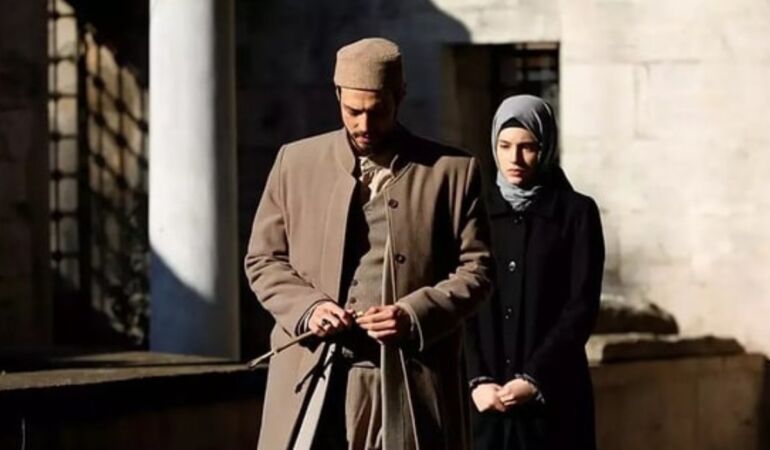 Kızıl Goncaları'ın Cüneyd ve Zeynep'i sevgili mi Mert Yazıcıoğlu açıkladı