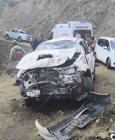 Muş'ta şehit yakınlarının aracı devrildi Ölü ve yaralılar var