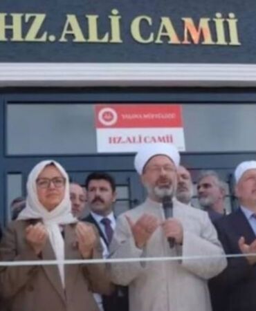 Skandal anlar… Ali Erbaş, Kuran kursu açılışında Kelime-i Şehadet’i yanlış okudu