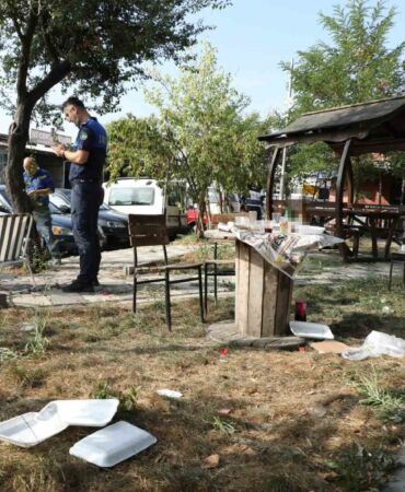 PARKTA ALKOL İÇİP ÇÖPLERİNİ BIRAKAN 4 KİŞİYE 160 BİN LİRA CEZA