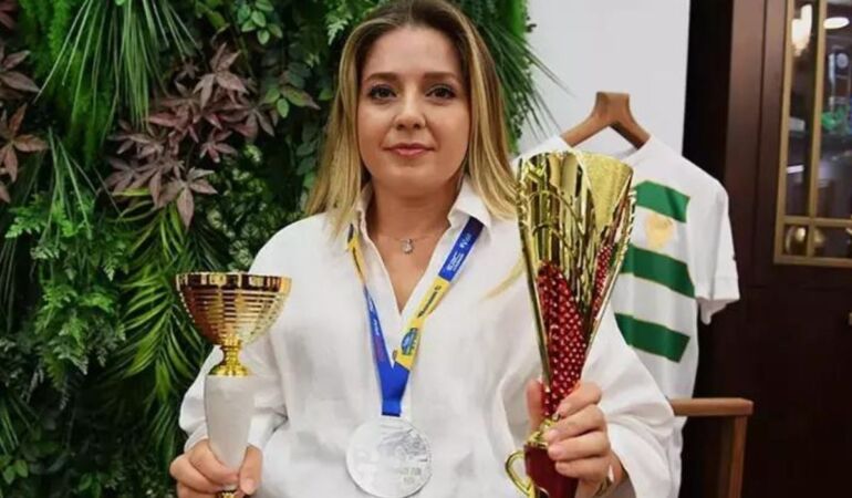 Türkiye'nin ilk engelli kadın pilotu Kübra Keskin, Avrupa Ralli Şampiyonası'nda 2 farklı kulvarda kupa kazandı