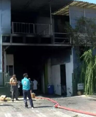 Tuzla'da boya fabrikasında yangın çıktı 1 işçi yaralandı