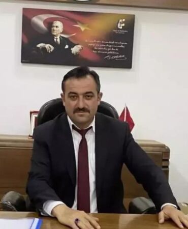 Yeniden Refah Partisi'nden bir belediye başkanı daha partisinden istifa etti!