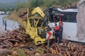 Zonguldak'ta trafik kazası 2 kişi öldü, 23 kişi yaralandı