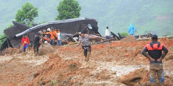 Endonezya’da facia: Altın madeni üzerinde heyelan!