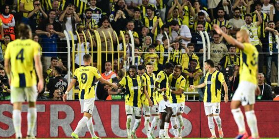 Yıldız futbolcudan Fenerbahçe’ye kötü haber!