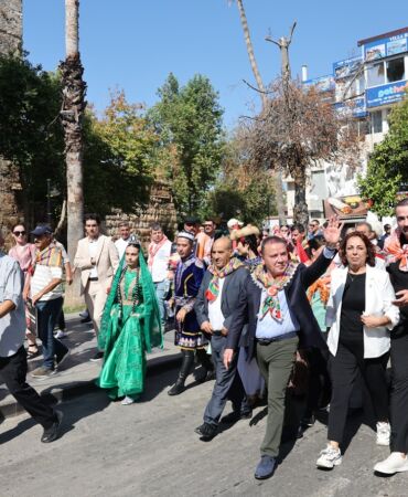 ANTALYA CADDELERİ YÖRÜK GÖÇÜ'YLE ŞENLENDİ 3. ULUSLARARASI ANTALYA YÖRÜK TÜRKMEN FESTİVALİ YÖRÜK GÖÇÜ'YLE BAŞLADI