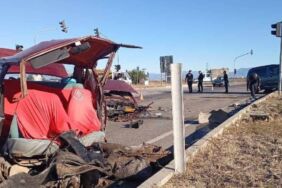 Adana'da otomobil ikiye bölündü Yaralılar var!