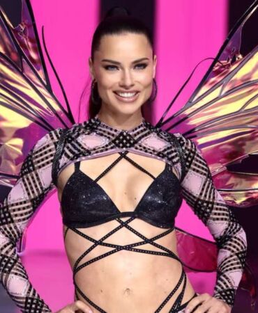 Adriana Lima, 19 yıl sonra Victoria's Secret defilesiyle podyumlara geri döndü!1