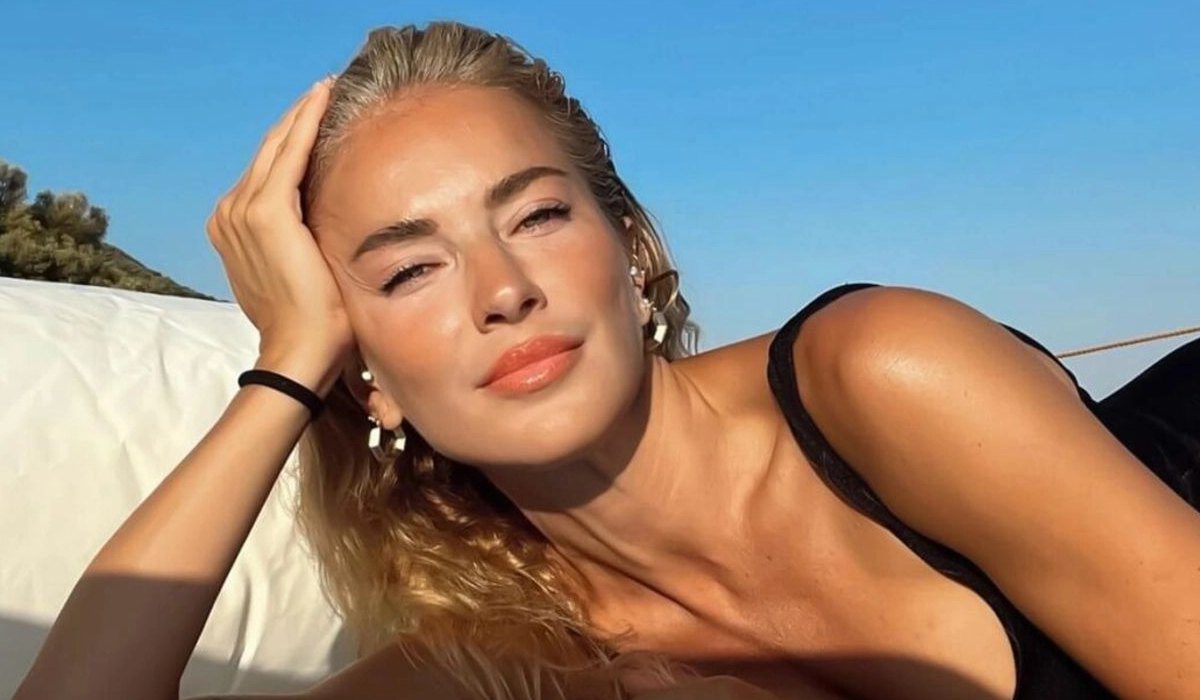 Burcu Esmersoy, 48. yaşında... Doğum gününü dostlarıyla kutladı!