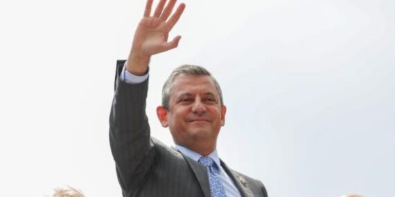 Yağmur dinlemedi, Denizli meydanı doldu! CHP’den Denizli mitinginde iktidara emekli tepkisi