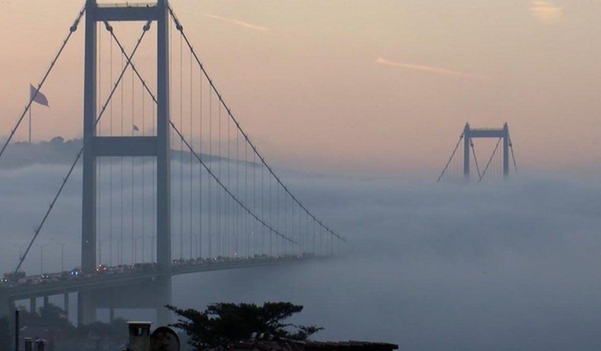 İstanbul Boğazı'nda 'sis' nedeniyle gemi trafiği çift yönlü askıya alındı