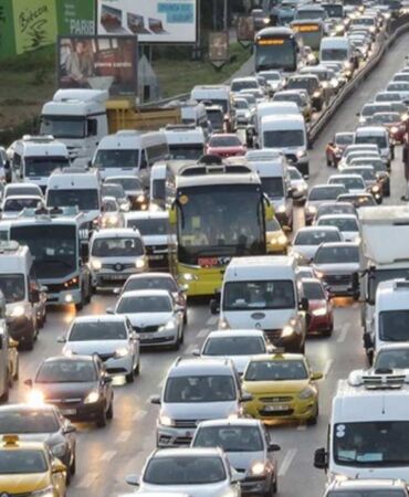 İstanbul trafiğinde ilk iş günü yoğunluk!