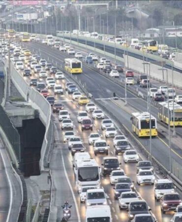İstanbul'da sabah saatlerinde trafik yoğunluğu