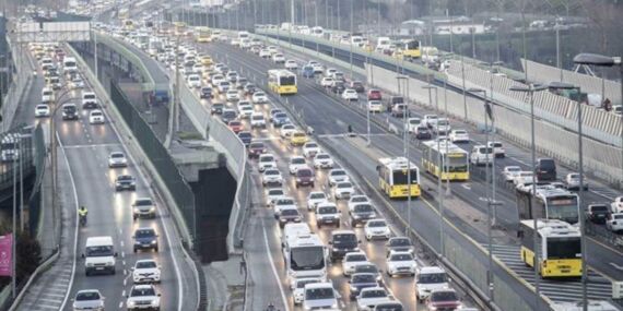 Megakentte sabah yoğunluğu: D-100’de araçlar ilerlemekte zorlandı