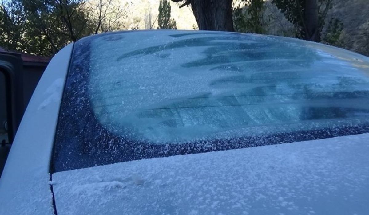 Kars’ta soğuk hava şiddetini artırdı Araçların camları buz tuttu