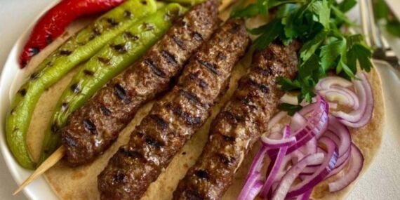 Bakanlık ifşa etti: Ünlü restoranın ‘dana-kuzu’ kebabından kanatlı eti çıktı