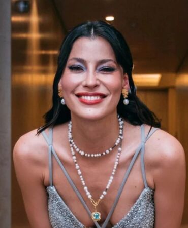 Müjde Uzman yakışıklı oyuncuyla aşk mı yaşıyor Paylaşımı dikkat çekti