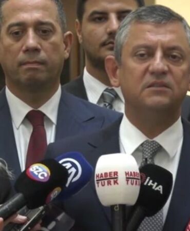 Özgür Özel'den Erdoğan'a çağrı 'Biz iki elimizi birden kaldırmaya hazırız'