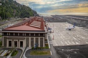 Rize-Artvin Havalimanı'nda piste düşen yıldırım hastanelik etti!