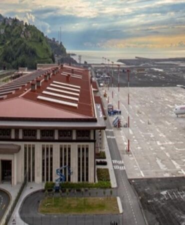 Rize-Artvin Havalimanı'nda piste düşen yıldırım hastanelik etti!