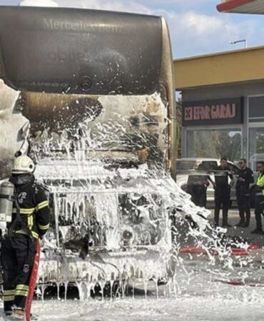 Tekirdağ'da faciadan dönüldü Seyir halindeki otobüs alev alev yandı!