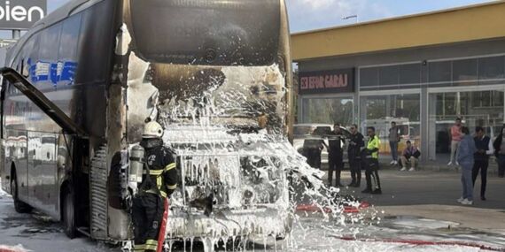 Tekirdağ’da faciadan dönüldü: Seyir halindeki otobüs alev alev yandı!