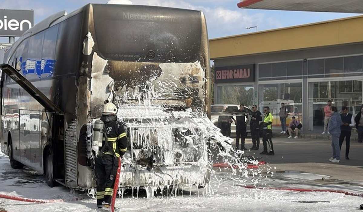 Tekirdağ'da faciadan dönüldü Seyir halindeki otobüs alev alev yandı!