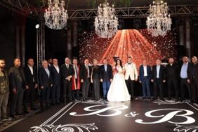 Urfa akıtma set, Trabzon set... Gelin ve damada 5 milyon TL takı ve para takıldı