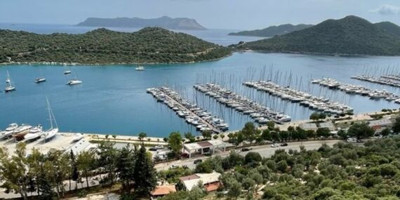 Kaş’ta seyir terasının kiraya verilmesine tepki 