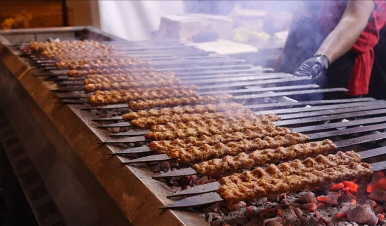 lezzet festivalinde adana kebap