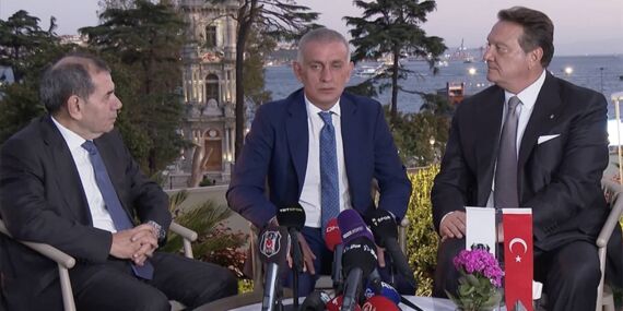 Futbolun zirvesinde “siyah-beyaz” dostluk!