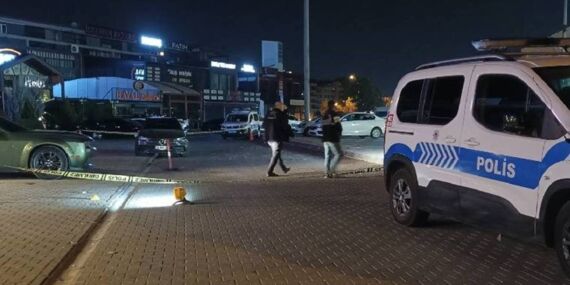 Gece kulübünde silahlı kavga: Yaralılar var!