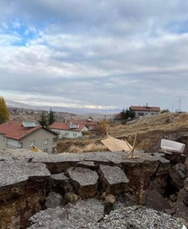 Ankara'da toprak kayması 10 katlı bina tahliye edildi!