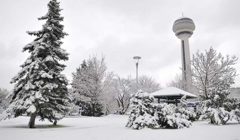 Ankara'da yoğun kar yağışı Valilik uyardı