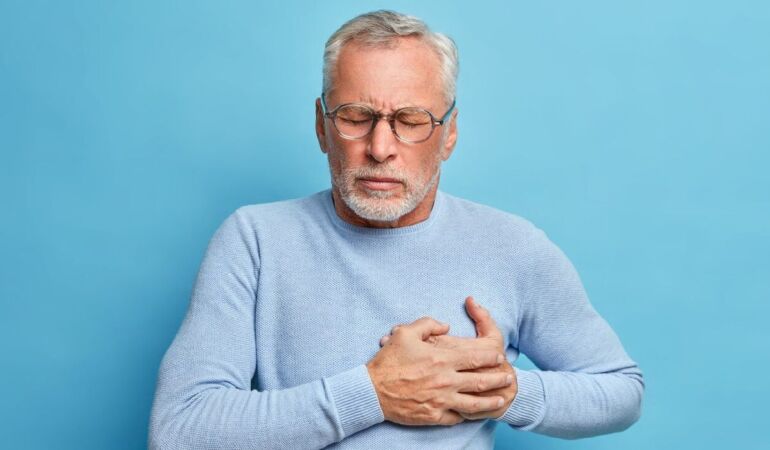 Artık sadece yaşlıları değil gençleri de etkiliyor! 'Her 15 saniyede bir insan kalp krizi geçiriyor'