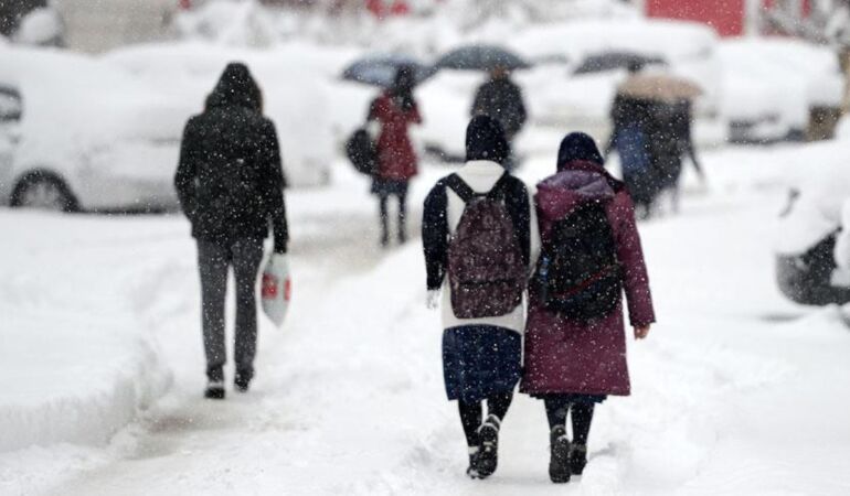 Bazı illerde kar nedeniyle eğitime 1 gün ara verildi