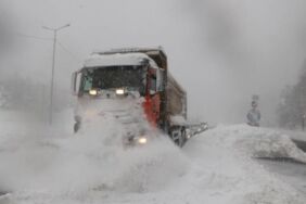 Bolu Dağı'nda kar yağışı ulaşımı aksattı