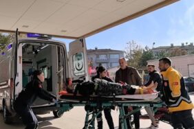 Cam silerken ikinci kattan düştü