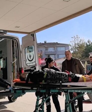 Cam silerken ikinci kattan düştü