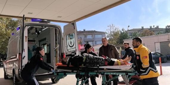 Cam silerken ikinci kattan düştü!