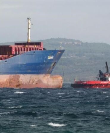 Çanakkale Boğazı'nda gemi arızası Çift yönlü olarak geçişlere kapatıldı