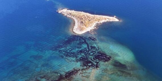 Çekilen Van Gölü’nde eski yerleşim alanları ortaya çıktı!