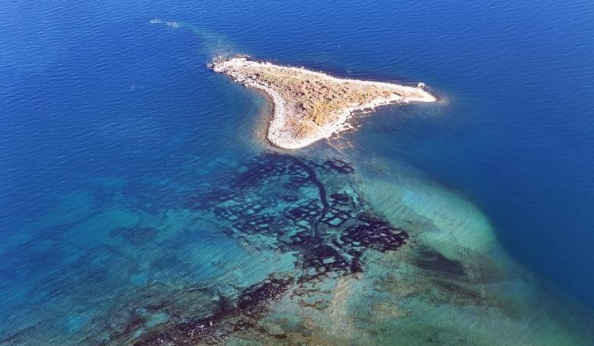 Çekilen Van Gölü'nde eski yerleşim alanları ortaya çıktı