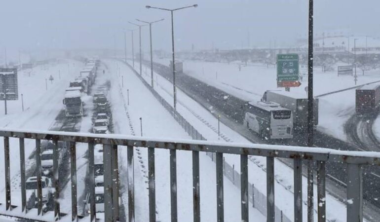 D-100 karayolunun Bolu Dağı kesimi ulaşıma kapatıldı