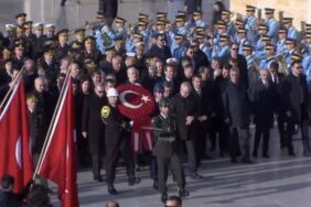 Devlet erkanı Anıtkabir'de Ata'nın huzuruna çıktı