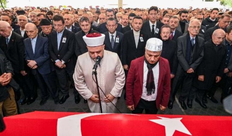 Eski CHP Milletvekili için İstanbul'da cenaze töreni
