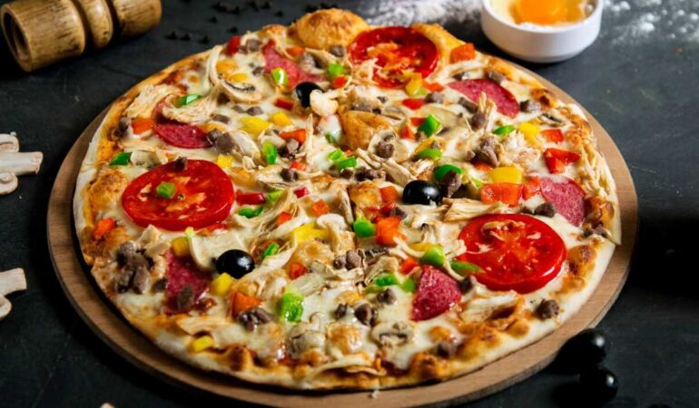 Pizza isteyenlere 10 dakikalık tarif: Hamur açma derdi yok
